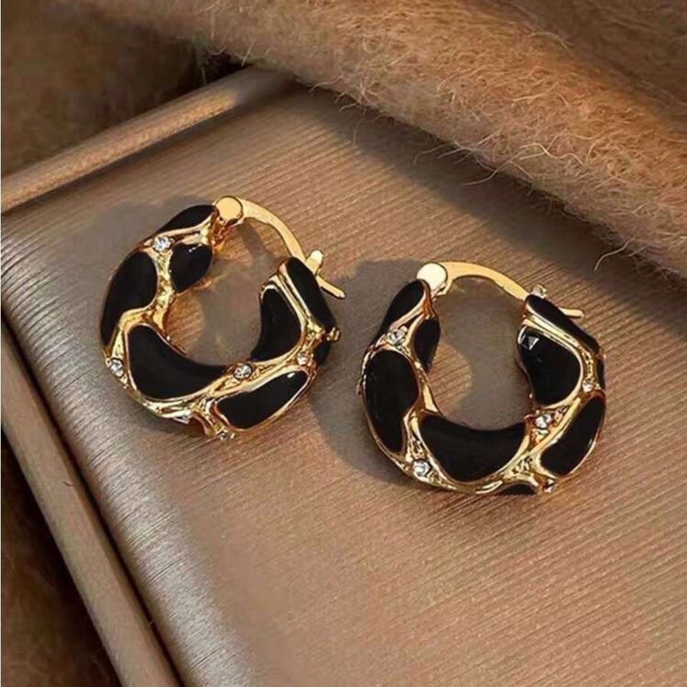 BRAND NEW 🖤 Luxury Retro Enamel Drop Hoop Paterne Earrings with Rhinestones
